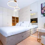 Luxury Riverside With Netflix, Primetv, Ev Parking And 1gbps Wifi * ヴロツワフ