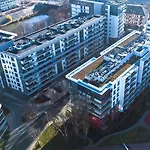 Luxury Riverside With Netflix, Primetv, Ev Parking And 1gbps Wifi ヴロツワフ
