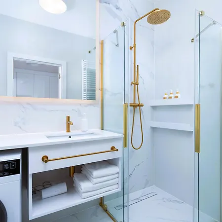 Apartment Luxury Riverside Apartment With Netflix, Primetv, Ev Parking And 1Gbps Wifi *