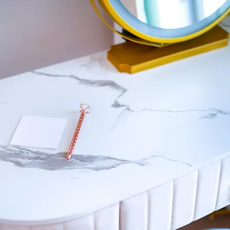 Luxury Riverside Apartment With Netflix, Primetv, Ev Parking And 1Gbps Wifi Apartment *