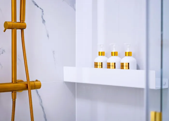 Luxury Riverside Apartment With Netflix, Primetv, Ev Parking And 1Gbps Wifi *